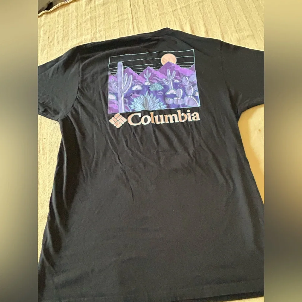 Columbia Black Tee with Purple and Blue Desert Scene - Picture 3 of 3